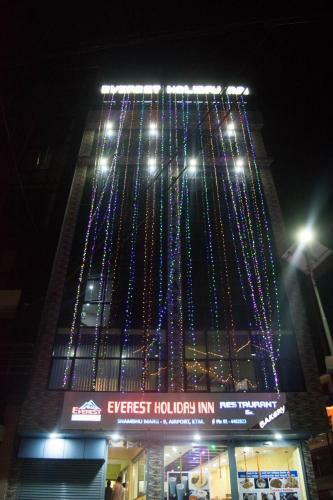 Hotel Everest Holiday Inn