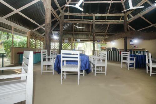 Hotel Samarth Bardia Adventure Resort