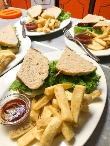Lodge Hotel Yac Donalds