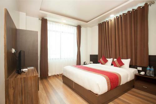 Oyo 359 The Sr Hotel