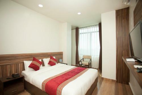 Oyo 359 The Sr Hotel