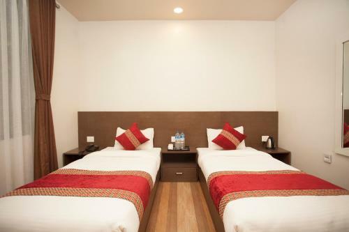 Oyo 359 The Sr Hotel