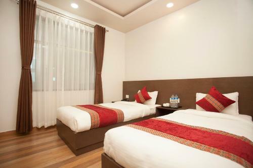 Oyo 359 The Sr Hotel