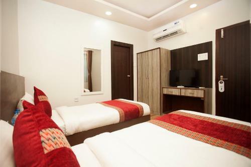 Oyo 359 The Sr Hotel