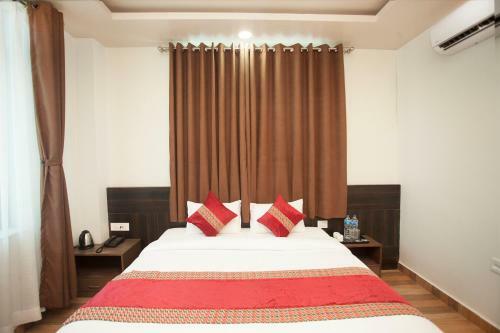 Oyo 359 The Sr Hotel