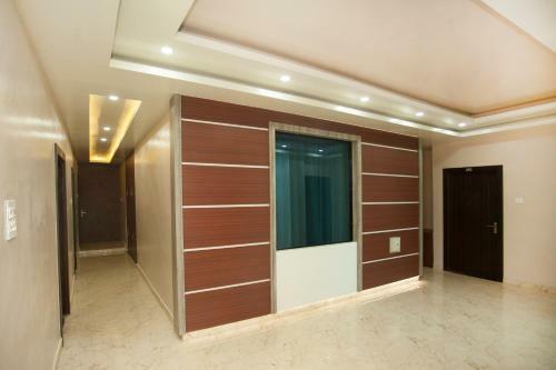 Oyo 359 The Sr Hotel