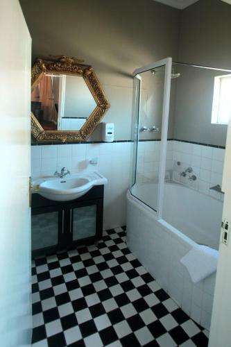 Hostal 1932 House Bed And Breakfast