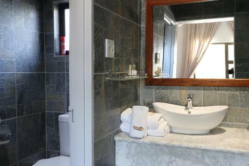 Hostal Mango Guest House