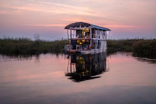 Apartamentos The Namushasha River Villa