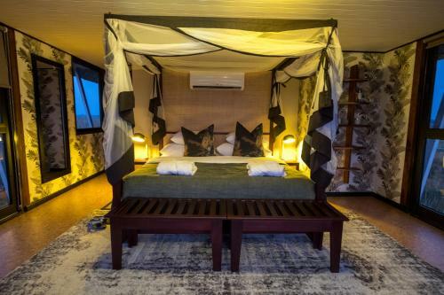 Apartamentos The Namushasha River Villa