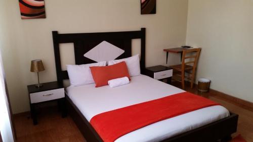 Hostal Dolphin Guest House