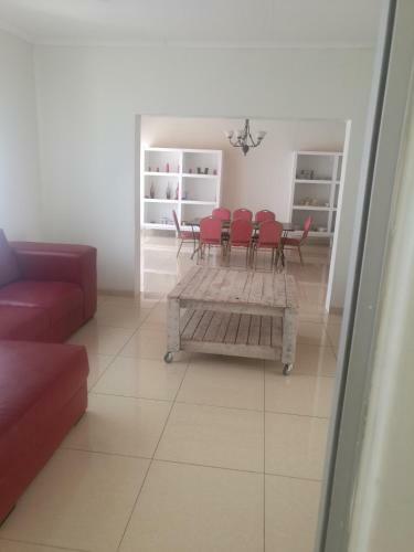 Hostal Mo-nize Villa Guesthouse