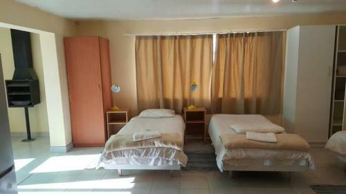 Hostal Pioneers Self-catering