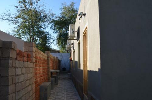 Hostal M & H Guesthouse (self Catering)