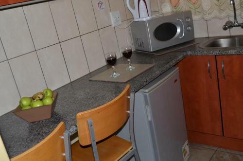 Hostal M & H Guesthouse (self Catering)