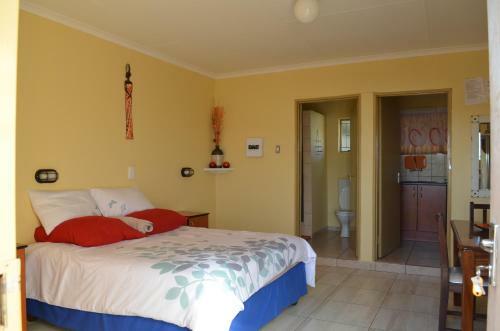 Hostal M & H Guesthouse (self Catering)
