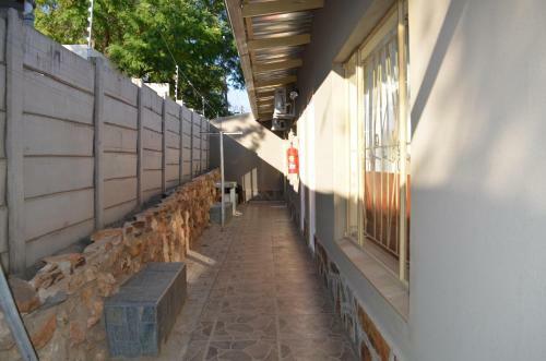 Hostal M & H Guesthouse (self Catering)