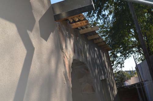 Hostal M & H Guesthouse (self Catering)