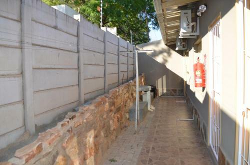 Hostal M & H Guesthouse (self Catering)