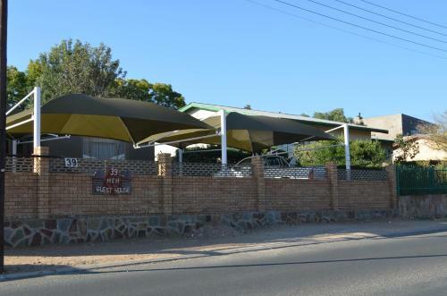 Hostal M & H Guesthouse (self Catering)