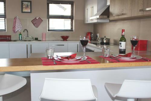 Modern Apartment - Riverlet 12