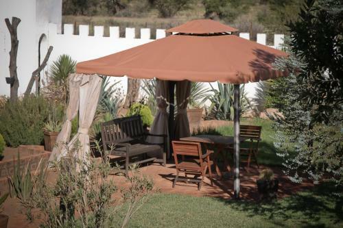 Sweet Thorn Retreat Airport Lodge