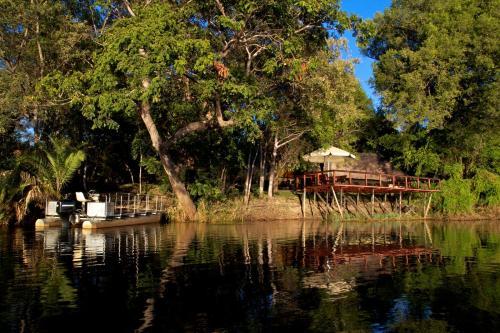 Ndhovu Safari Lodge