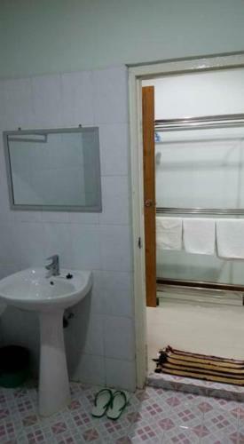 Kan Thar Yar Hotel
