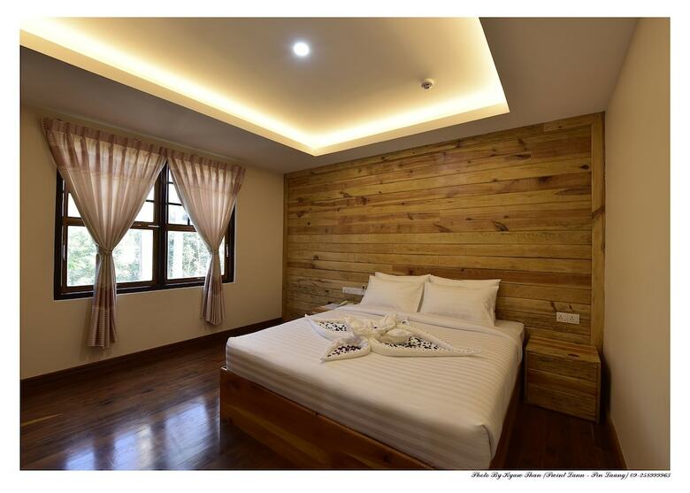 Gold Hotel
