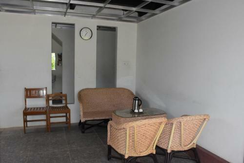 Happy Chaungtha Motel