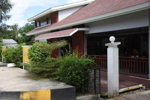 Happy Chaungtha Motel