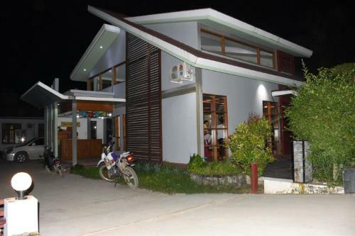 Happy Chaungtha Motel