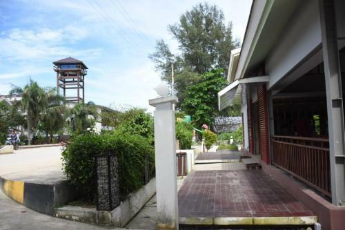 Happy Chaungtha Motel