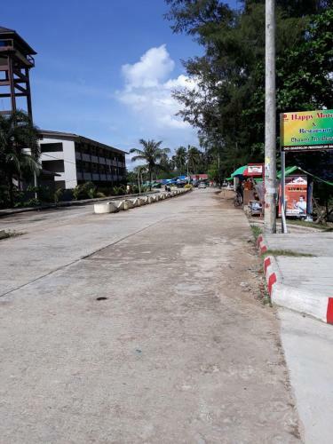 Happy Chaungtha Motel