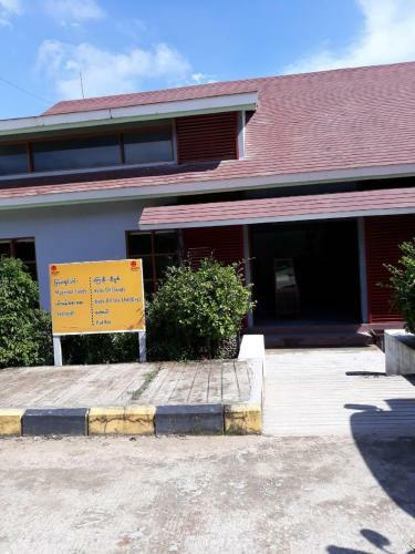 Happy Chaungtha Motel