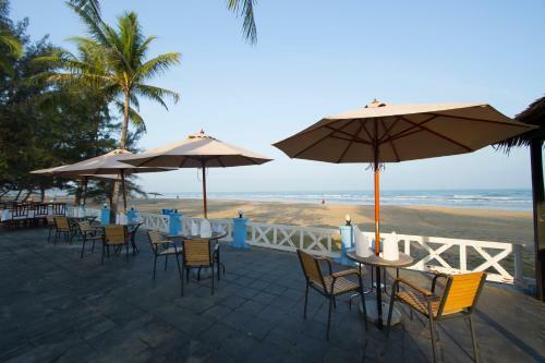 Hotel Azura Beach Resort