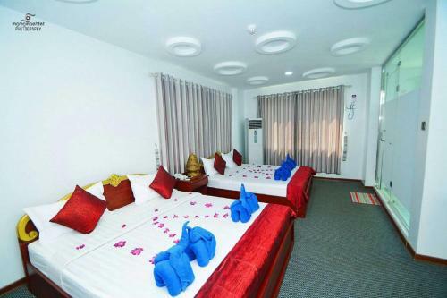 Happy Hotel