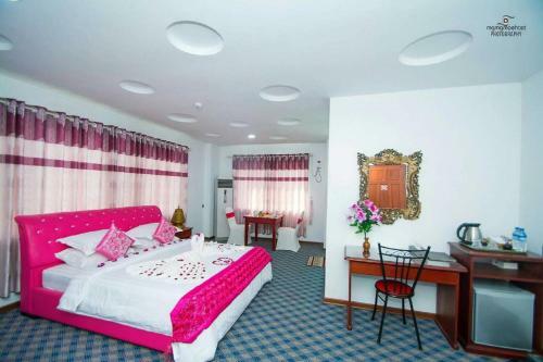 Happy Hotel