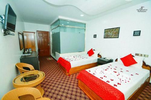 Happy Hotel