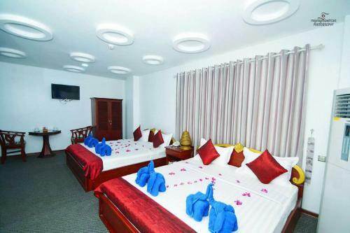 Happy Hotel