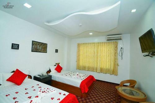 Happy Hotel