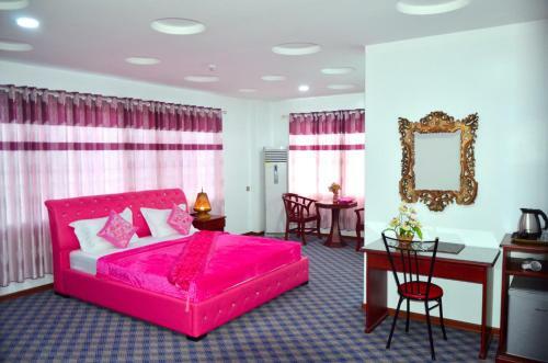 Happy Hotel