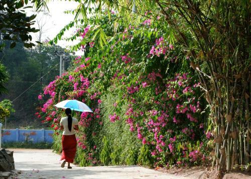 Naung Yoe Motel