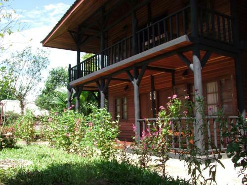 Lodge Putao Trekking House