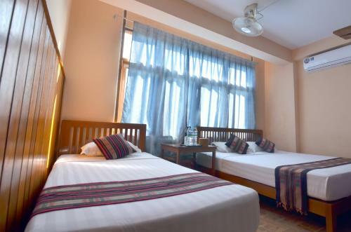 Hostal Gold Star Guest House