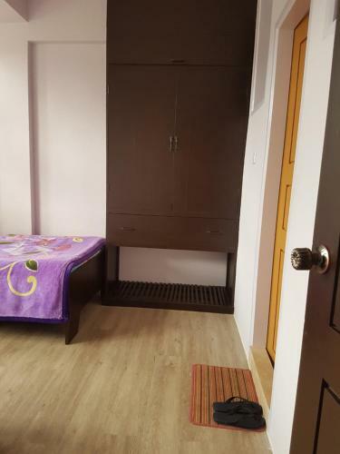 Mogok Motel - Burmese Only
