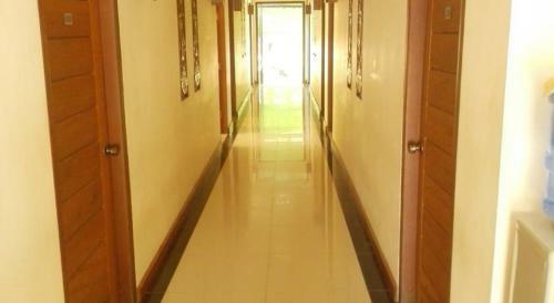 Bed & Breakfast Dormitory @ Golden Crown Motel