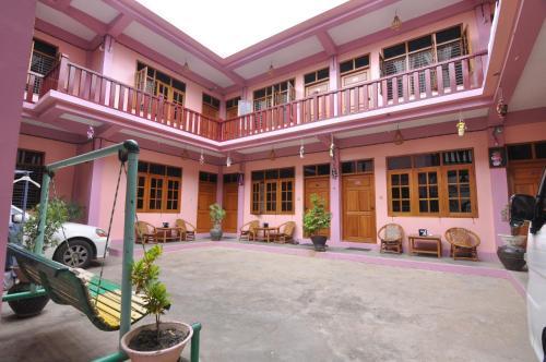 Hostal Shwe Nadi Guest House