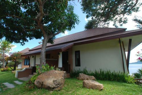 Victoria Cliff Hotel & Resort