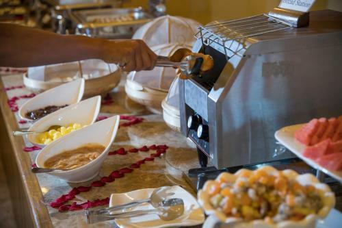 Gracious Bagan Hotel